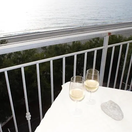 Paradiso In Riva Al Mare Apartment