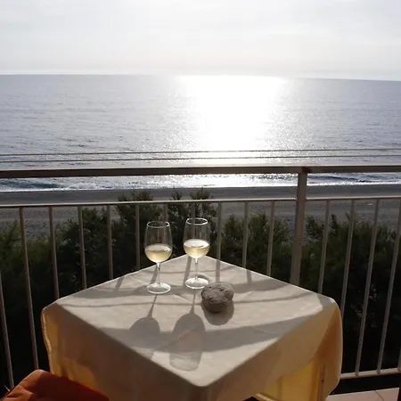 Paradiso In Riva Al Mare *