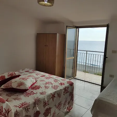 Paradiso In Riva Al Mare Apartment *