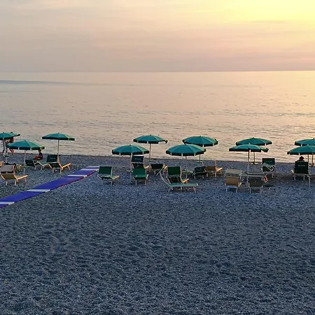 Paradiso In Riva Al Mare *